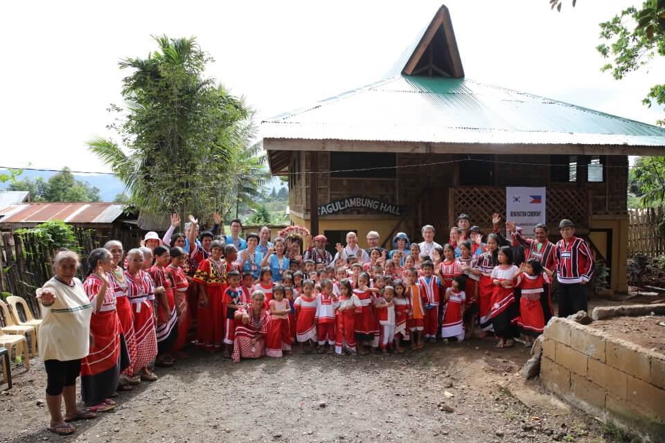 Sunim takes a group photo with Songko villagers