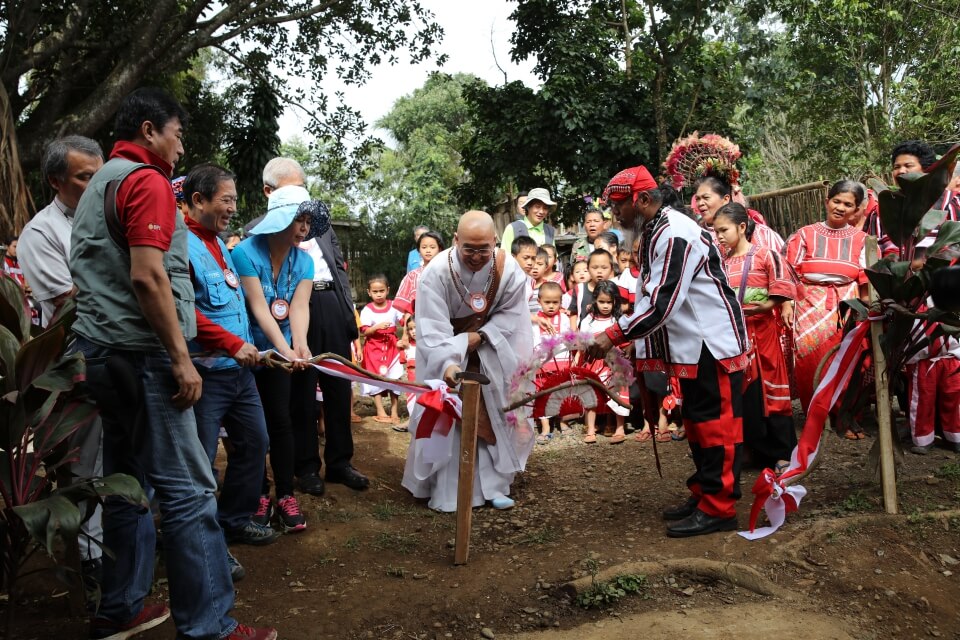 Sunim cuts the ribbon in Talaandig style to celebrate the re-opening of the education center