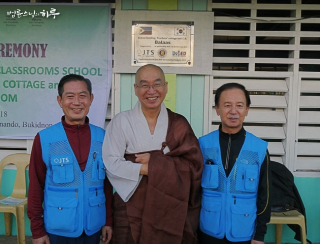 Pomnyun Sunim arrives at Manila, the Philippines