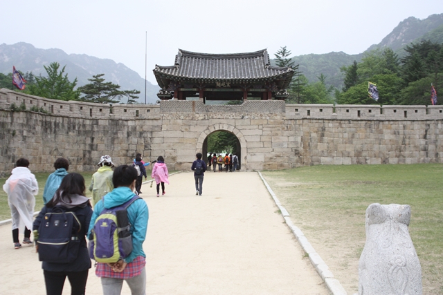 Walk to the first gate of Mungyeong Saejae Pass