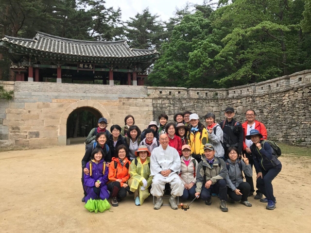 Group photo by the second gate of Mungyeong Saejae Pass