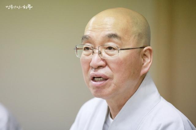 Sunim shares his experiences in North Korea